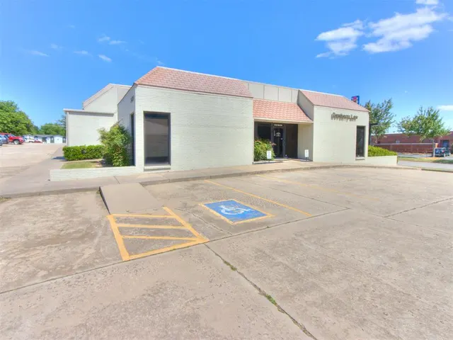 Photo 2 — 2425 Wilcox Drive, Norman, OK 73069