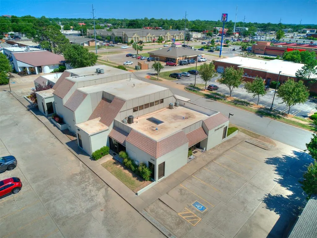 Photo 6 — 2425 Wilcox Drive, Norman, OK 73069