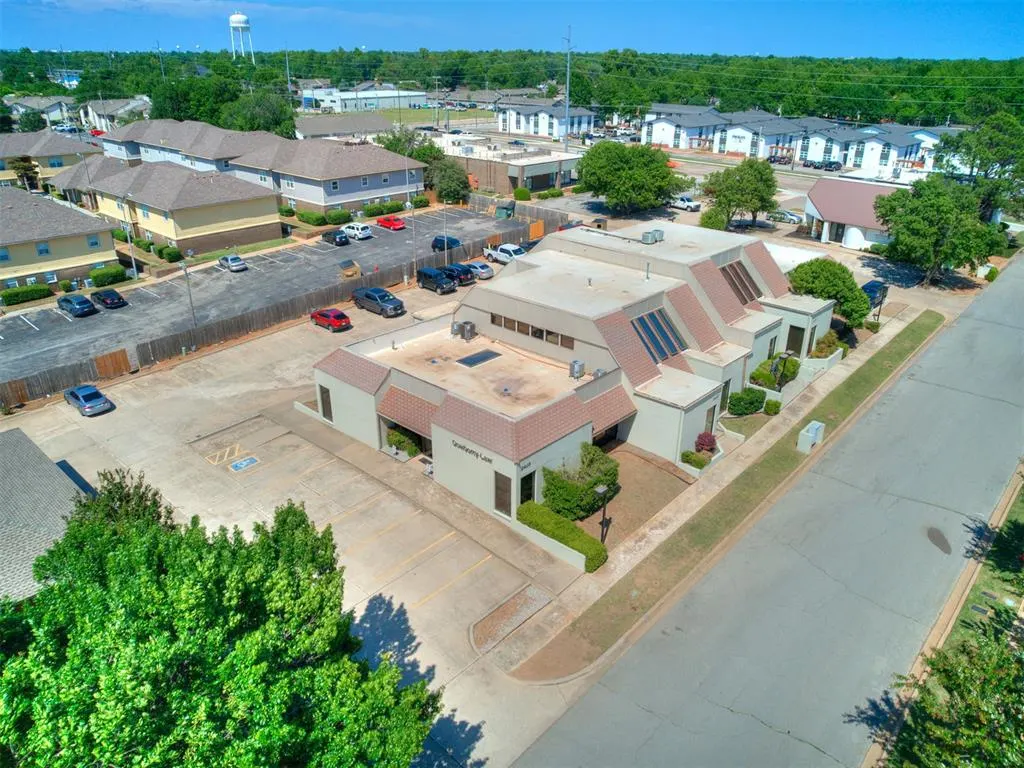 Photo 8 — 2425 Wilcox Drive, Norman, OK 73069