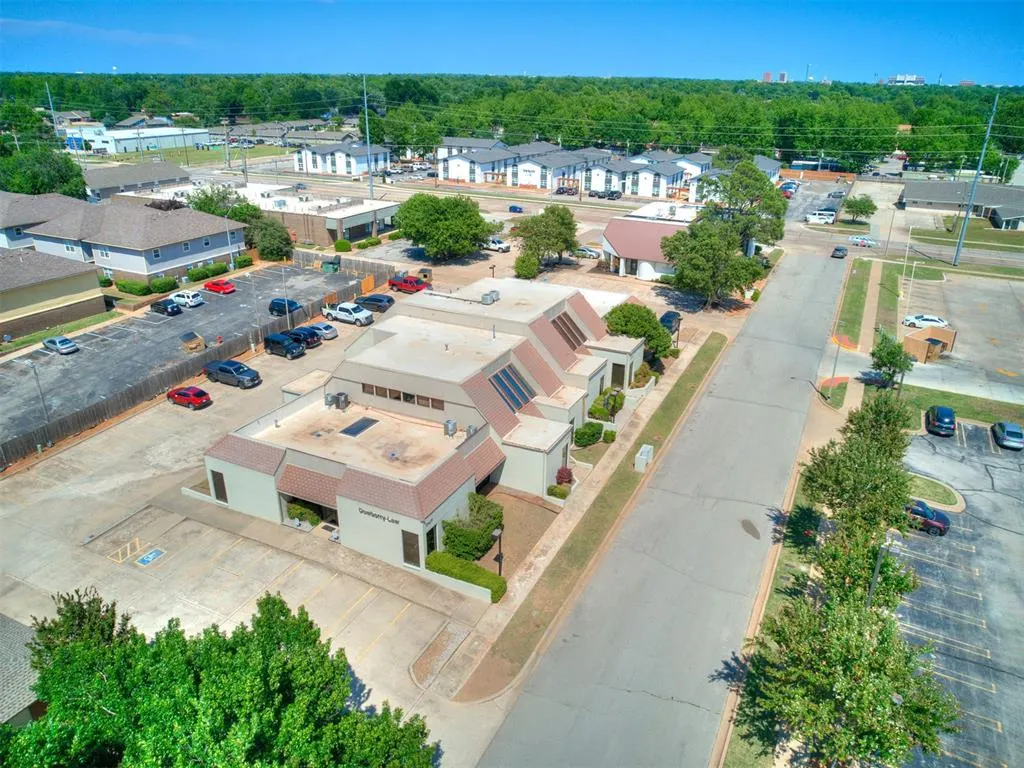 Photo 10 — 2425 Wilcox Drive, Norman, OK 73069