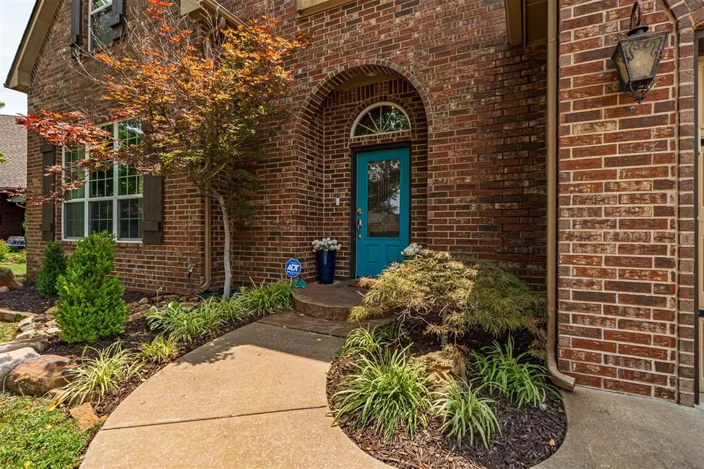 Photo 3 — 10808 NW 117th Place, Yukon, OK 73099