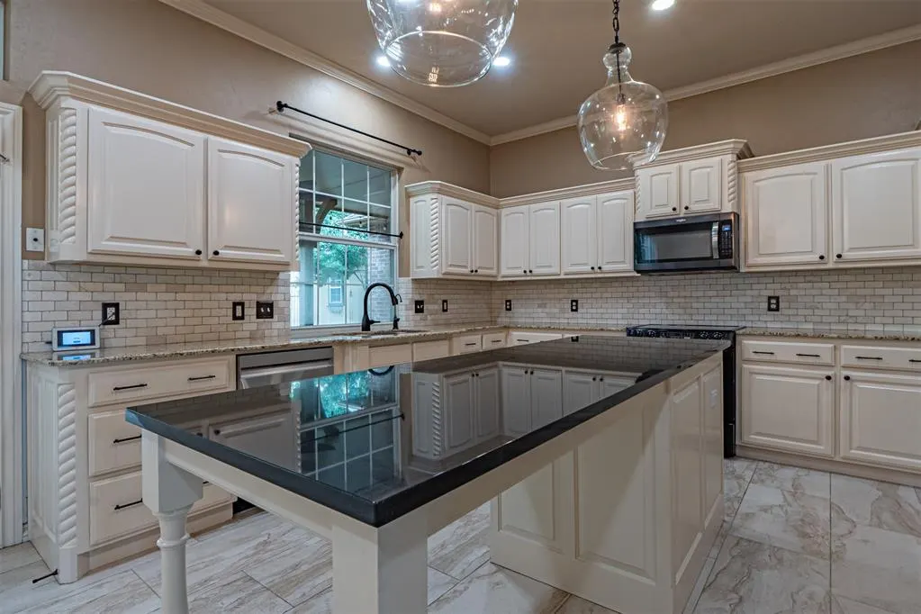 Photo 13 — 10808 NW 117th Place, Yukon, OK 73099