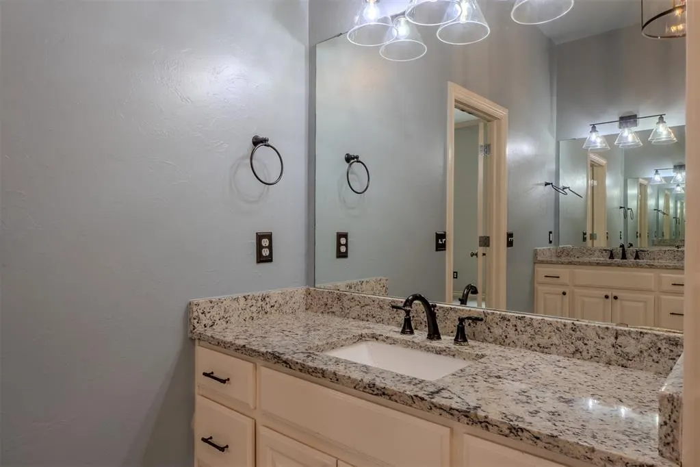 Photo 22 — 10808 NW 117th Place, Yukon, OK 73099