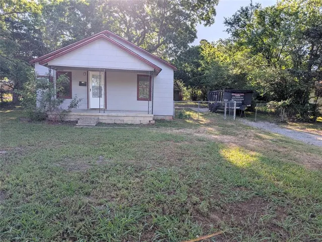 Front exterior — 719 N Pennsylvania Avenue, Shawnee, OK 74801