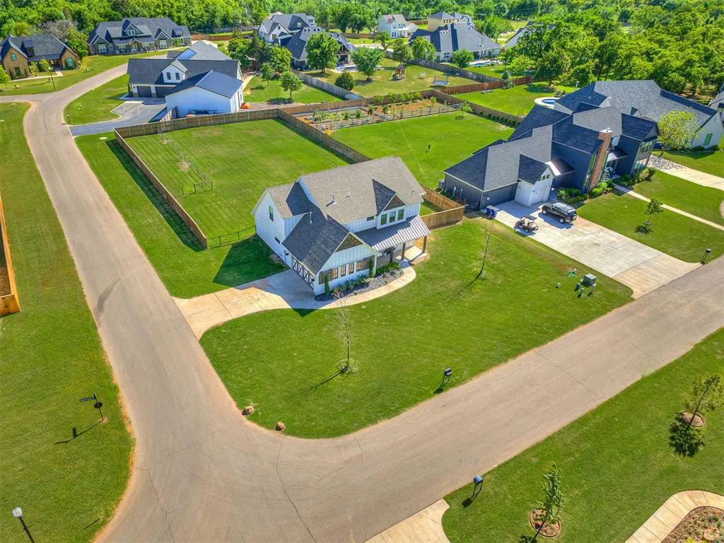 Front exterior — 280 Old Farm Road, Edmond, OK 73034
