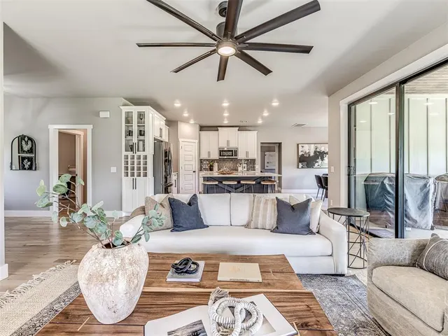 Photo 4 — 280 Old Farm Road, Edmond, OK 73034