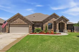 Sold home at 535 W Chickasaw Court Way