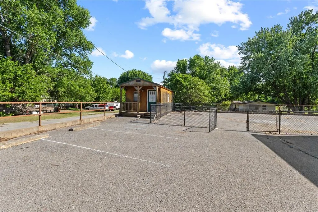 Photo 4 — 428 E 2nd Street, Hydro, OK 73048