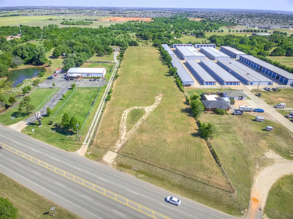 Front exterior — 9201 NW Expressway, Yukon, OK 73099