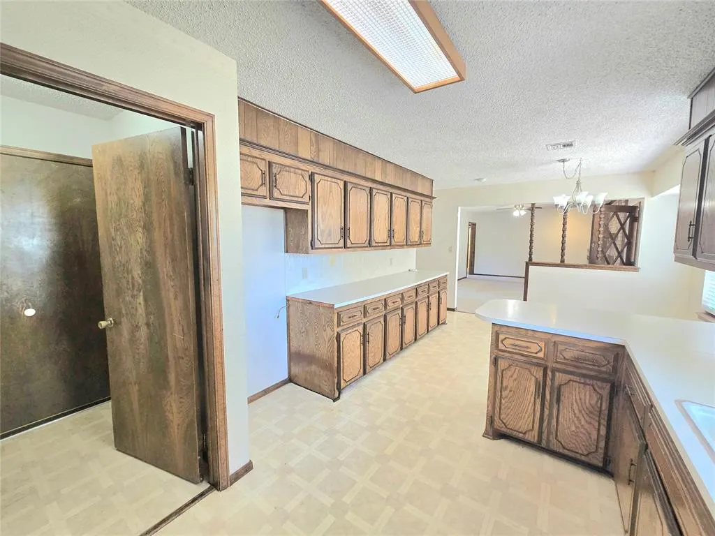 Photo 7 — 808 Cambridge Drive, Altus, OK 73521