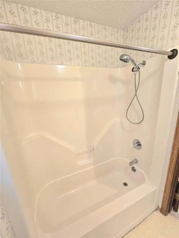 Photo 16 — 808 Cambridge Drive, Altus, OK 73521