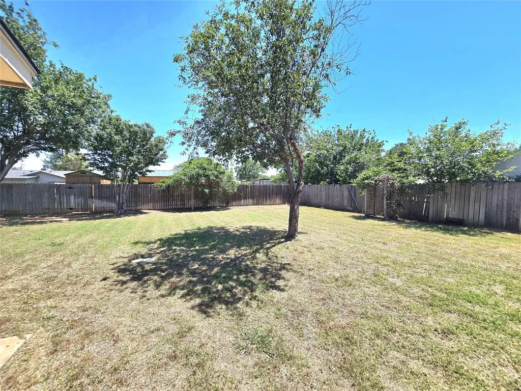 Photo 32 — 808 Cambridge Drive, Altus, OK 73521