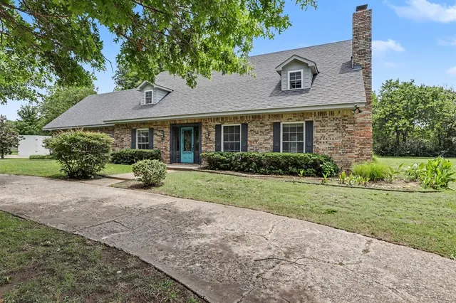 Photo 2 — 2724 Persimmon Creek Drive, Edmond, OK 73013