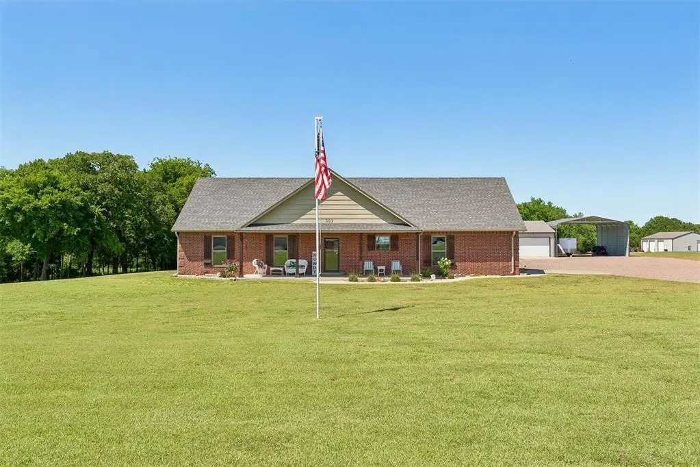 Front exterior — 101 Fields Row, Pauls Valley, OK 73075