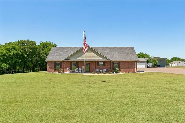 Front exterior — 101 Fields Row, Pauls Valley, OK 73075