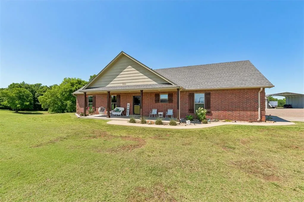 Photo 2 — 101 Fields Row, Pauls Valley, OK 73075