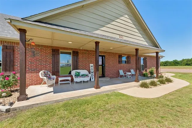 Photo 3 — 101 Fields Row, Pauls Valley, OK 73075