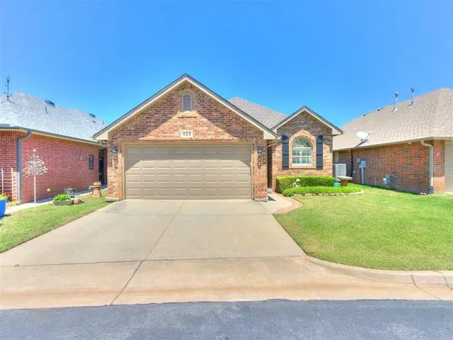 Front exterior — 929 Heather Glen Terrace, Norman, OK 73072