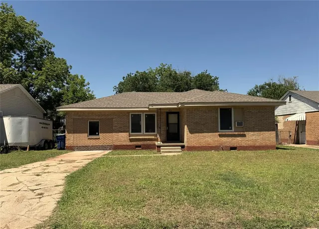 Photo 2 — 910 W Choctaw Street, Lindsay, OK 73052