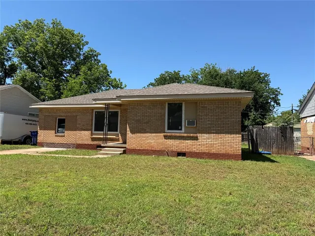 Photo 3 — 910 W Choctaw Street, Lindsay, OK 73052