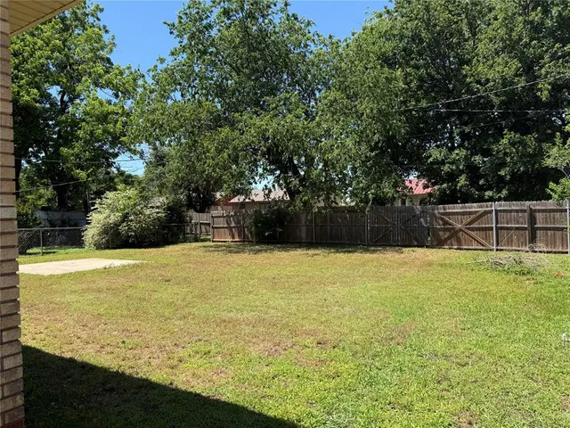 Photo 6 — 910 W Choctaw Street, Lindsay, OK 73052