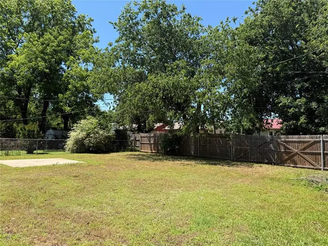 Photo 7 — 910 W Choctaw Street, Lindsay, OK 73052