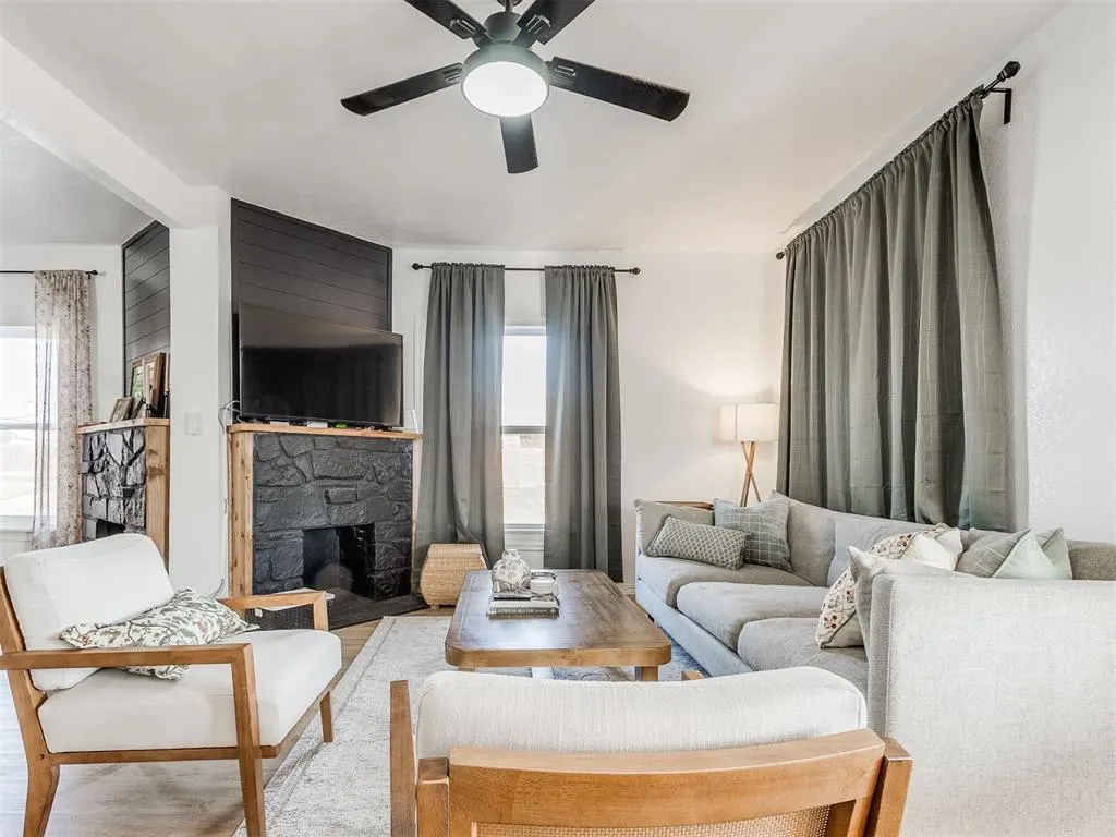 Photo 2 — 901 NW 30th Street, Oklahoma City, OK 73118