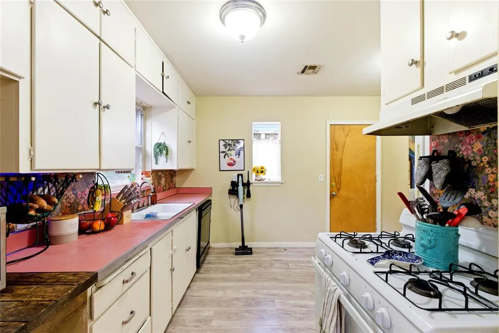 Photo 8 — 5615 N Military Avenue, Oklahoma City, OK 73118