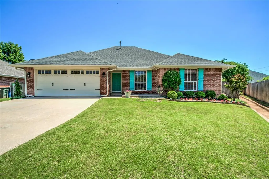 Photo 2 — 701 Adam Court, Edmond, OK 73003