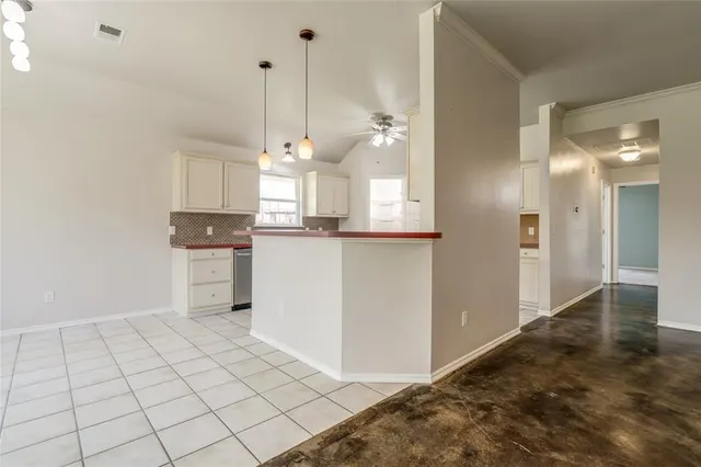 Photo 7 — 701 Adam Court, Edmond, OK 73003
