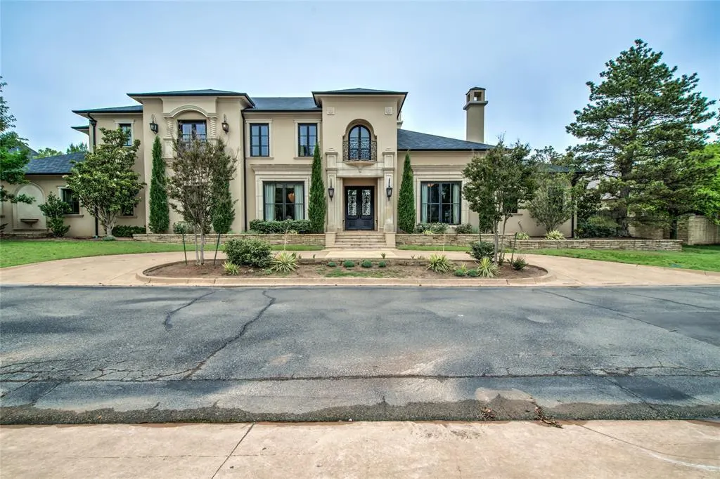 Photo 2 — 5701 Mistletoe Court, Oklahoma City, OK 73142