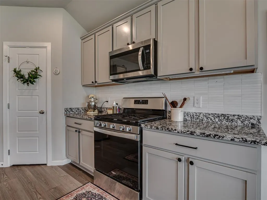 Photo 17 — 10417 SW 41st Place, Mustang, OK 73064