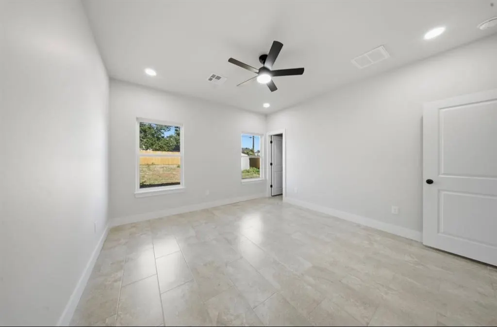 Photo 12 — 1031 Harris Avenue, Oklahoma City, OK 73107