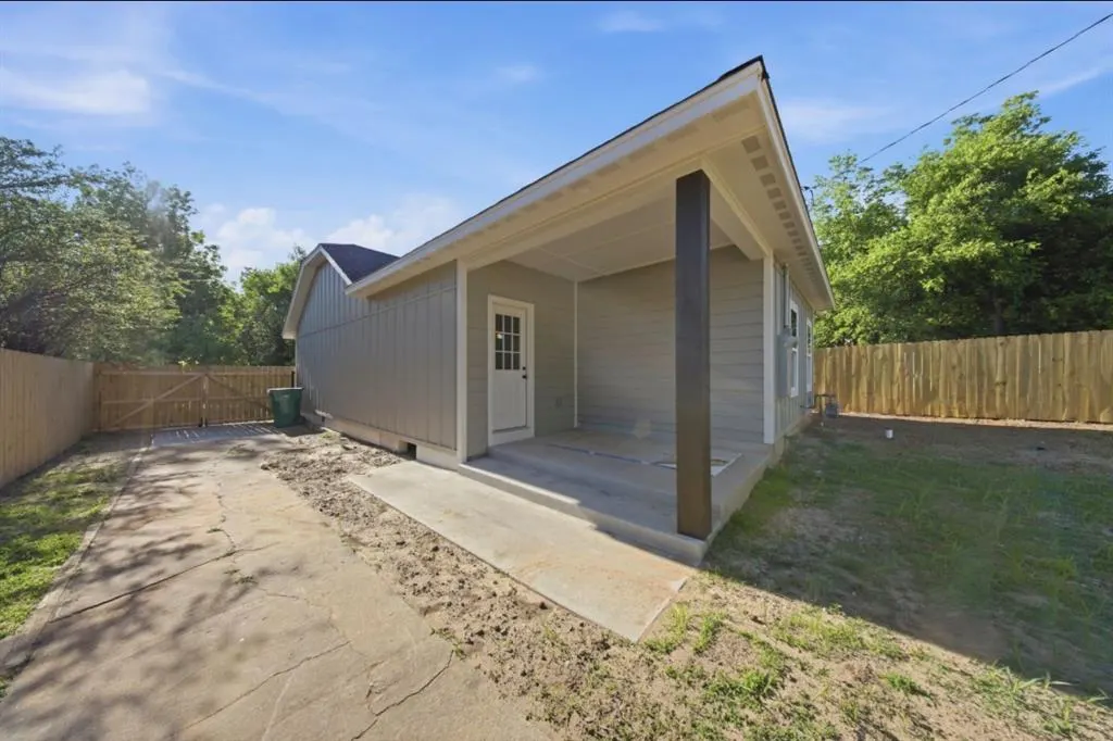 Photo 16 — 1031 Harris Avenue, Oklahoma City, OK 73107