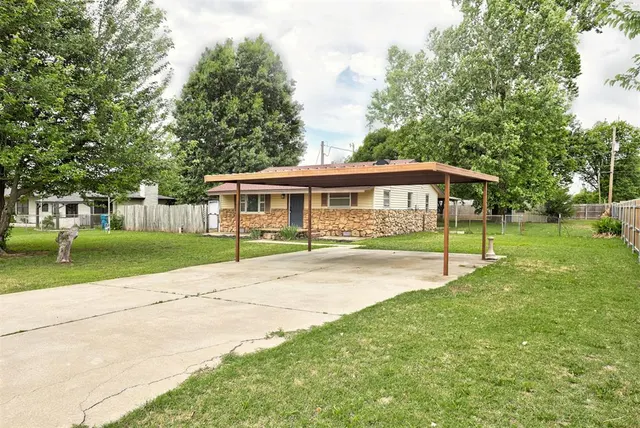 Photo 3 — 1013 N Carr Drive, Newcastle, OK 73065