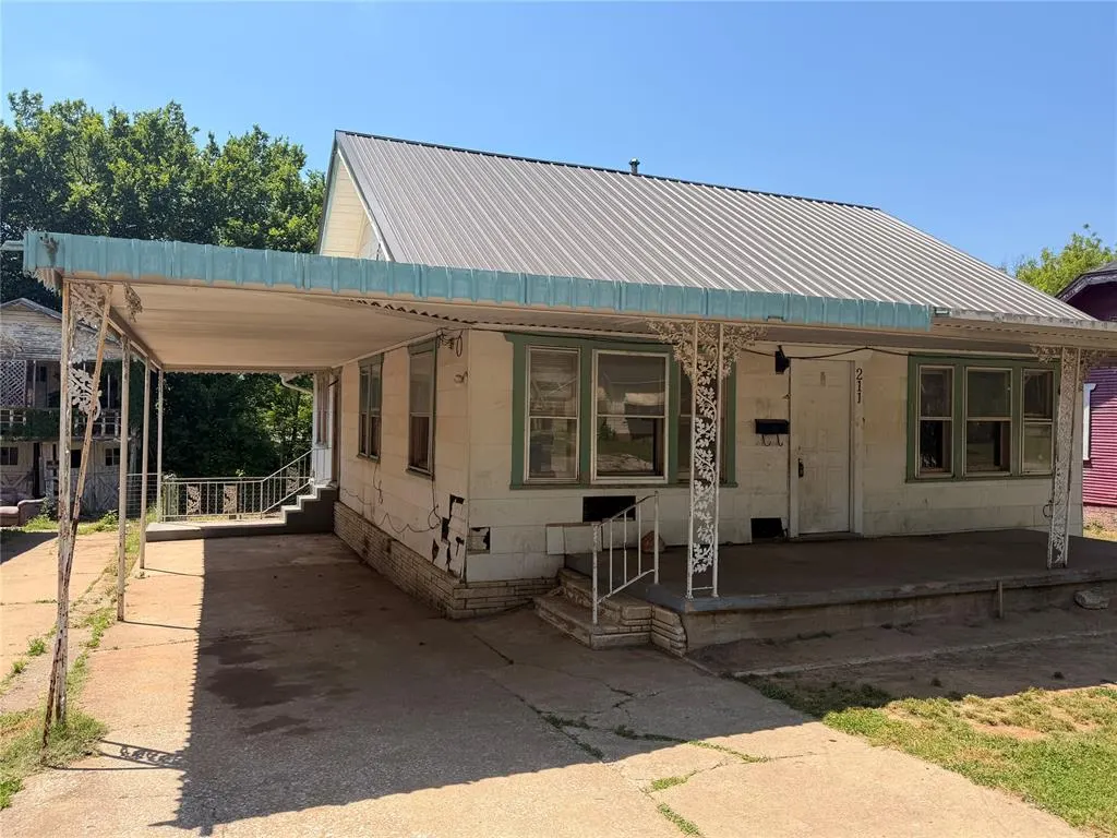 Photo 3 — 211 Jefferson Street, Seminole, OK 74868