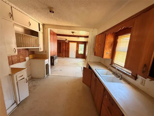 Photo 6 — 211 Jefferson Street, Seminole, OK 74868