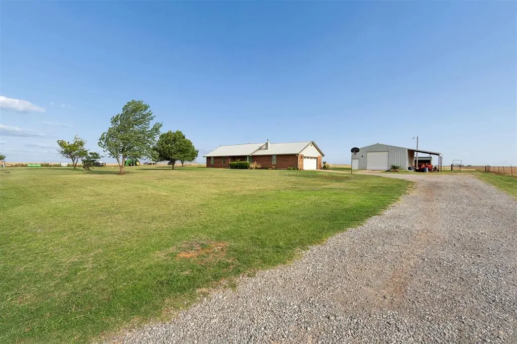 Photo 2 — 503 Moffat Road NE, Piedmont, OK 73078