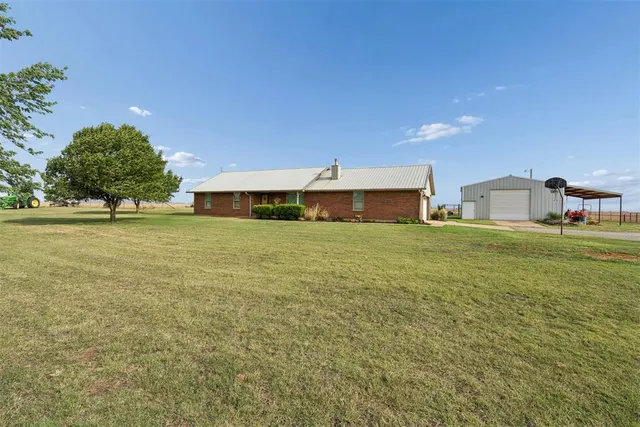 Photo 3 — 503 Moffat Road NE, Piedmont, OK 73078