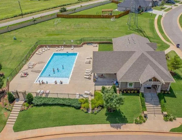 Photo 4 — 14816 Avignon Lane, Yukon, OK 73099