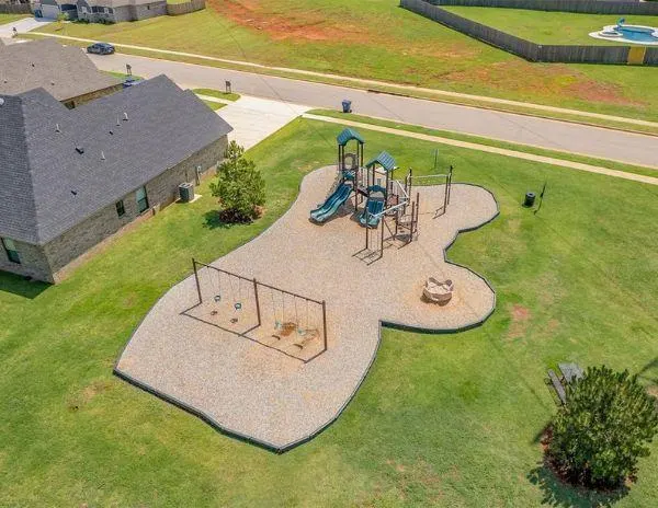 Photo 5 — 14816 Avignon Lane, Yukon, OK 73099