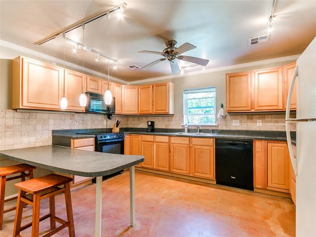 Photo 47 — 4701 S Henney Road, Choctaw, OK 73020
