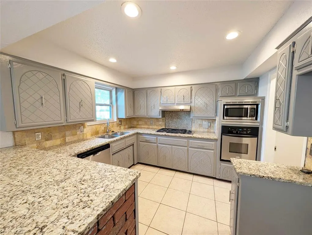 Photo 6 — 1116 NE 4th Street, Moore, OK 73160
