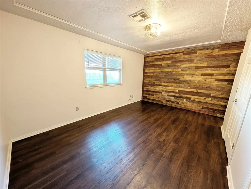 Photo 9 — 1116 NE 4th Street, Moore, OK 73160