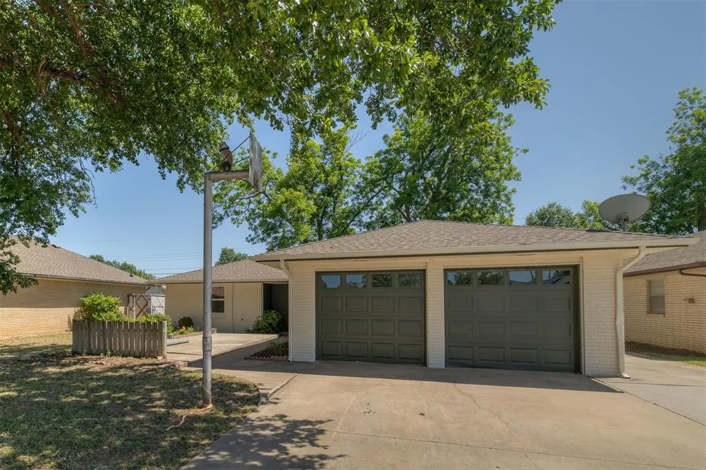 Photo 3 — 7516 NW 27th Street, Bethany, OK 73008