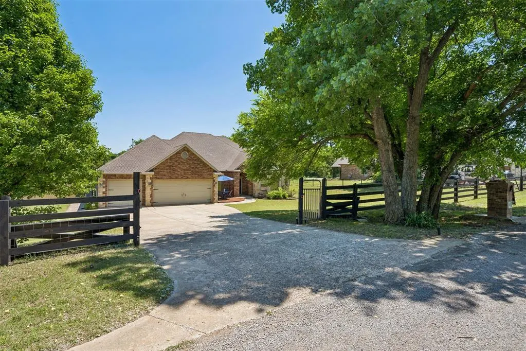Photo 3 — 1840 Sheila Drive, Guthrie, OK 73044