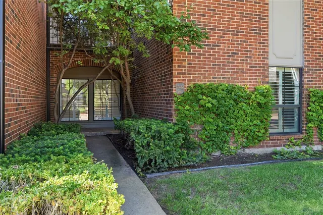 Front exterior — 6208 Waterford Boulevard 106, Oklahoma City, OK 73118