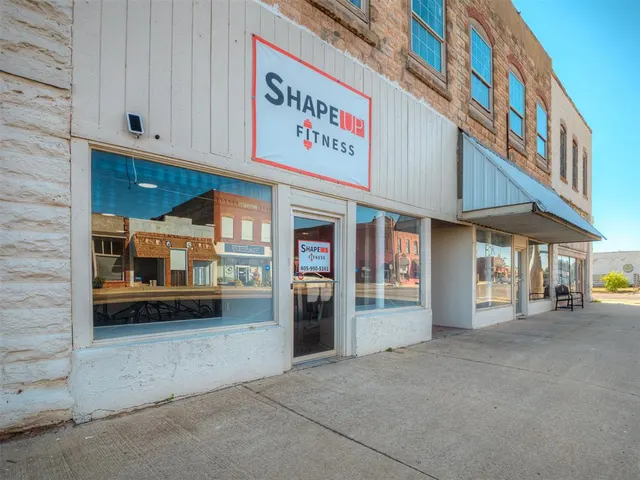 Photo 2 — 104 N Grand Street, Crescent, OK 73028