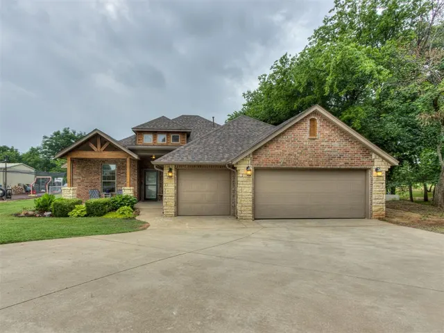 Front exterior — 501 Arrowhead Drive, Tuttle, OK 73089