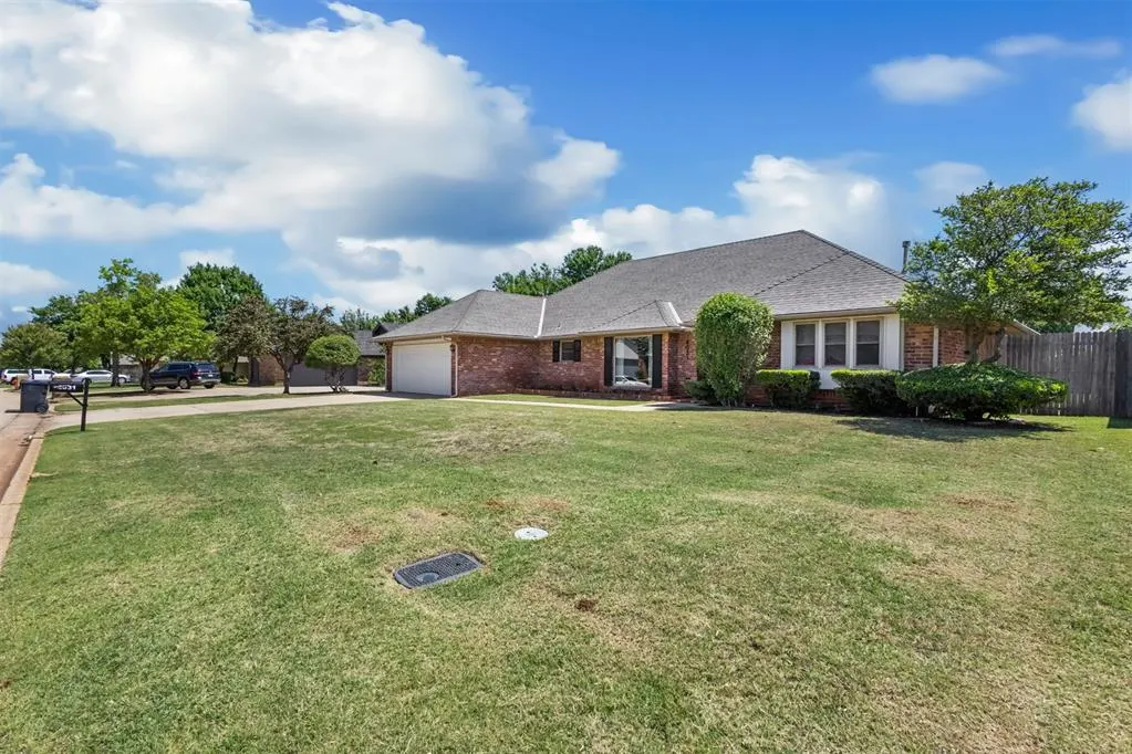 Photo 4 — 4031 Spyglass Road, Oklahoma City, OK 73120